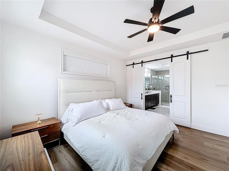 En Venta: $839,900 (4 camas, 3 baños, 2364 Pies cuadrados)