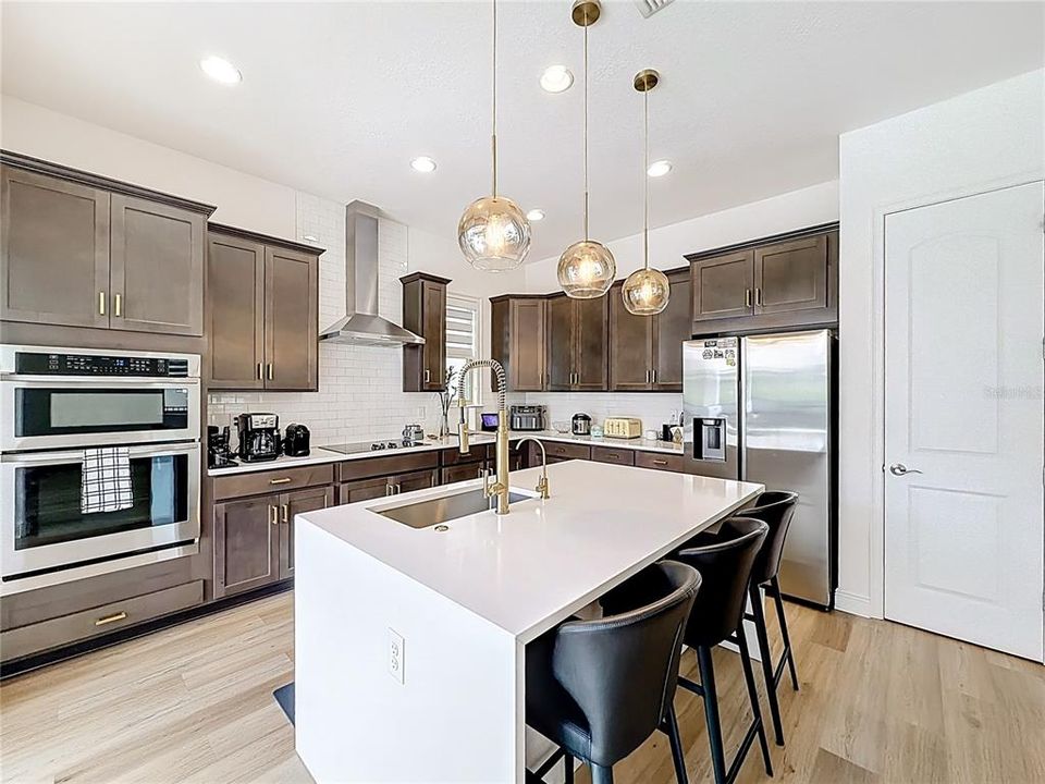 En Venta: $839,900 (4 camas, 3 baños, 2364 Pies cuadrados)