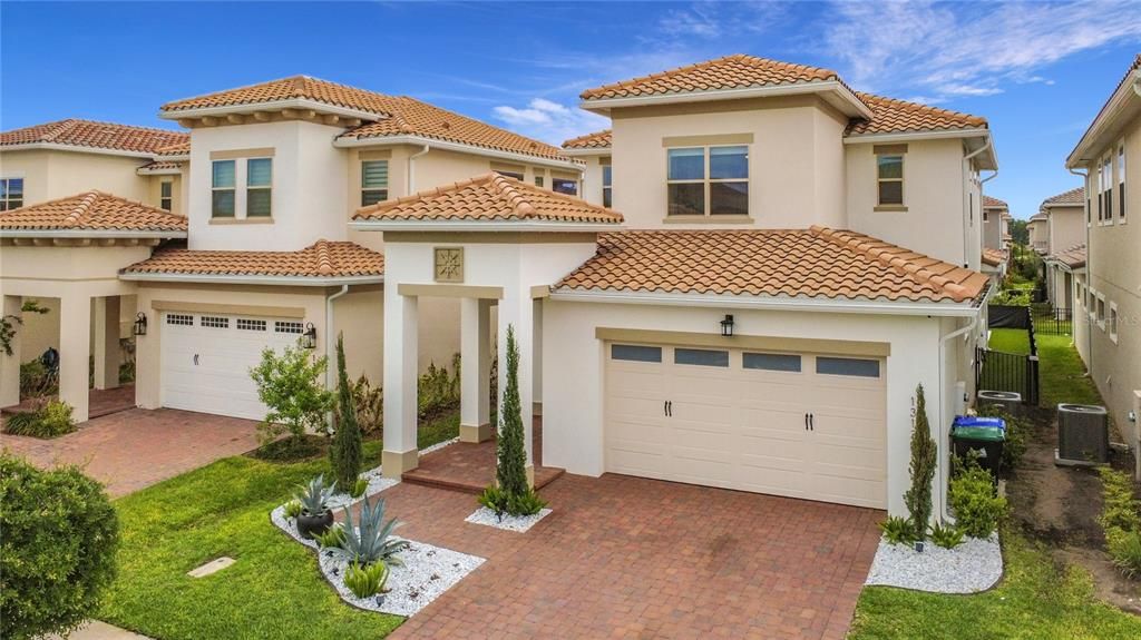 En Venta: $839,900 (4 camas, 3 baños, 2364 Pies cuadrados)