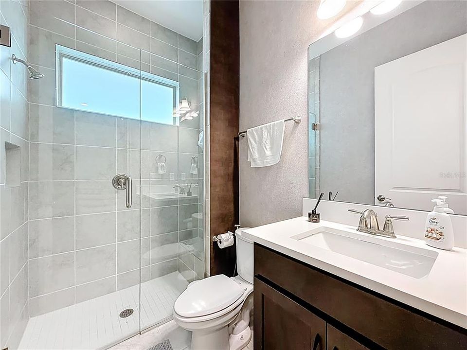 En Venta: $839,900 (4 camas, 3 baños, 2364 Pies cuadrados)