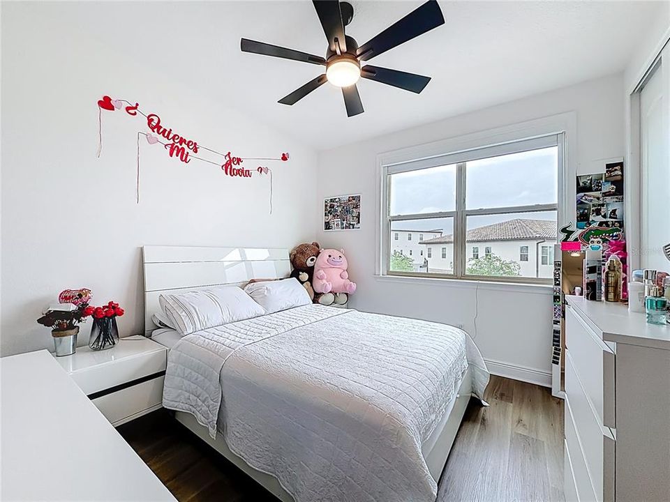 En Venta: $839,900 (4 camas, 3 baños, 2364 Pies cuadrados)