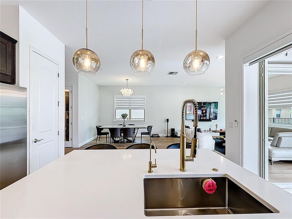En Venta: $839,900 (4 camas, 3 baños, 2364 Pies cuadrados)