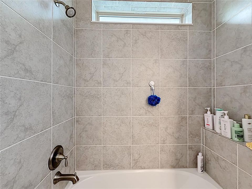 En Venta: $839,900 (4 camas, 3 baños, 2364 Pies cuadrados)