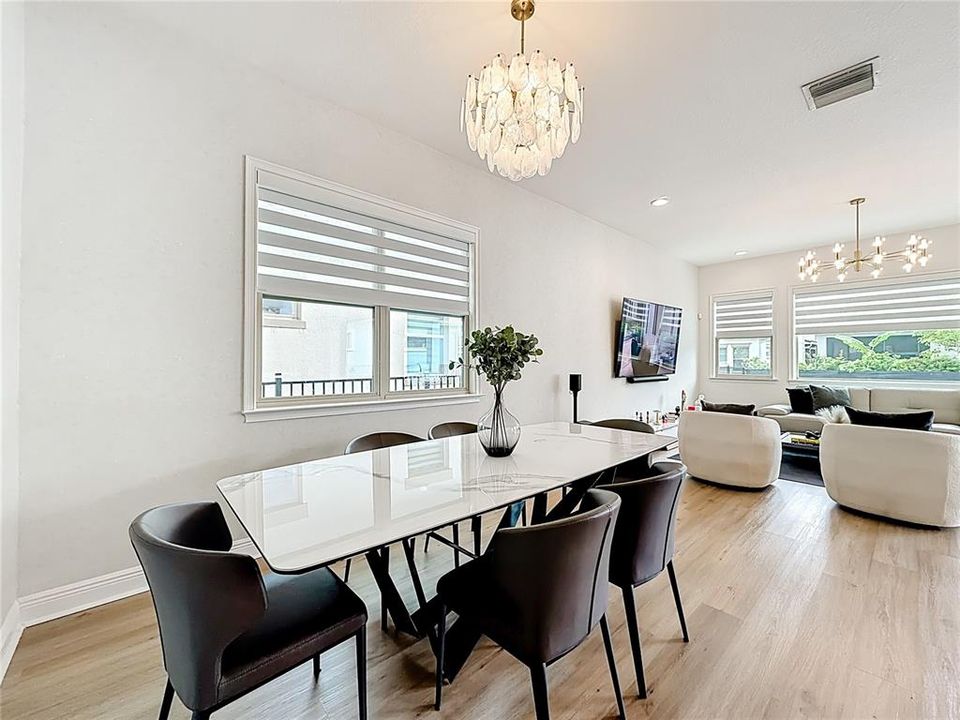 En Venta: $839,900 (4 camas, 3 baños, 2364 Pies cuadrados)