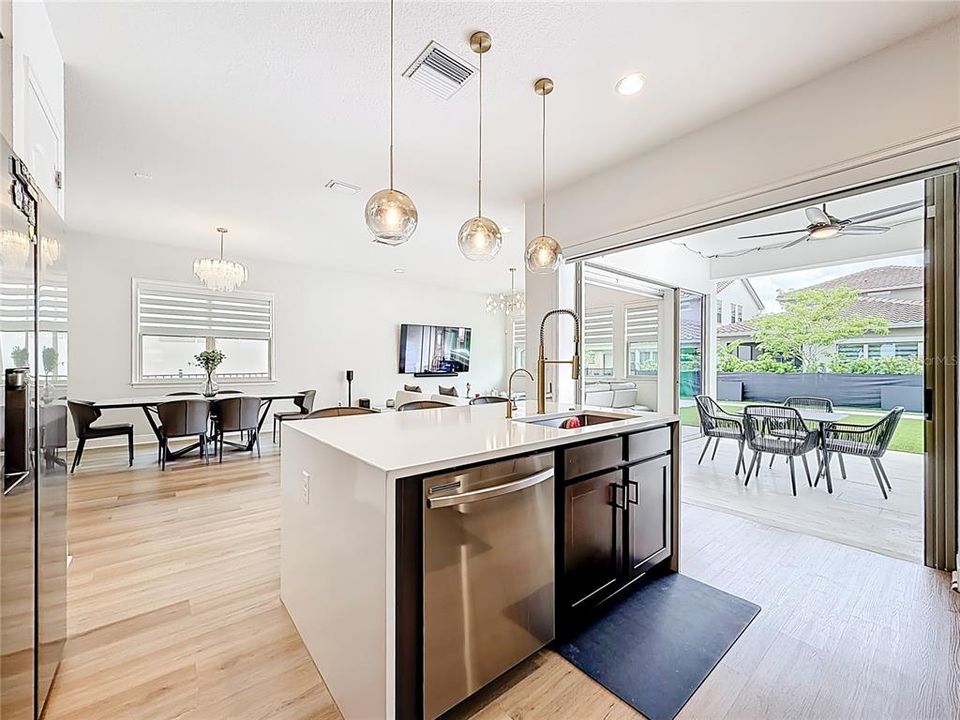 En Venta: $839,900 (4 camas, 3 baños, 2364 Pies cuadrados)