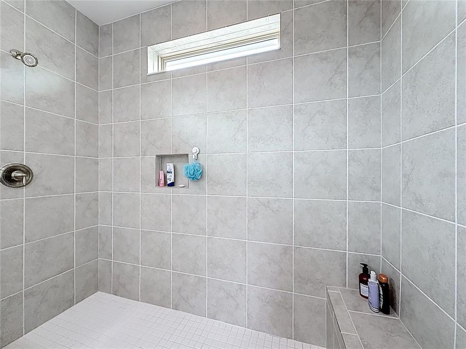 En Venta: $839,900 (4 camas, 3 baños, 2364 Pies cuadrados)