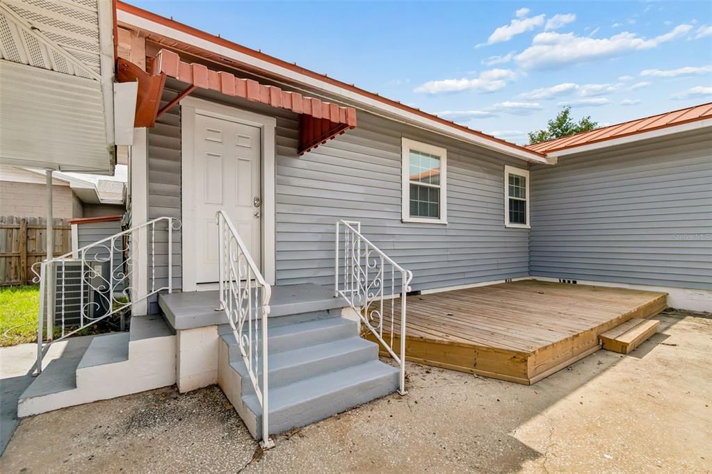 На продажу: $325,000 (2 спален, 1 ванн, 936 Квадратных фут)