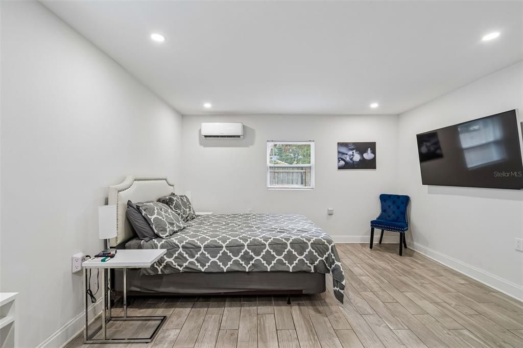 На продажу: $325,000 (2 спален, 1 ванн, 936 Квадратных фут)