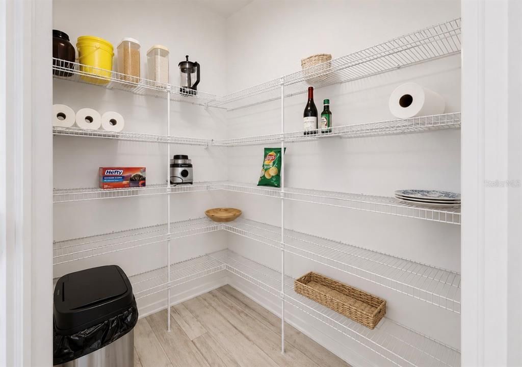 En Venta: $569,000 (5 camas, 4 baños, 3136 Pies cuadrados)