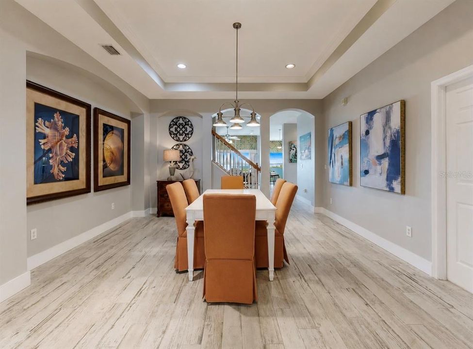 En Venta: $569,000 (5 camas, 4 baños, 3136 Pies cuadrados)