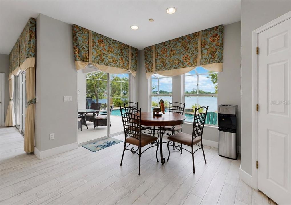 En Venta: $569,000 (5 camas, 4 baños, 3136 Pies cuadrados)