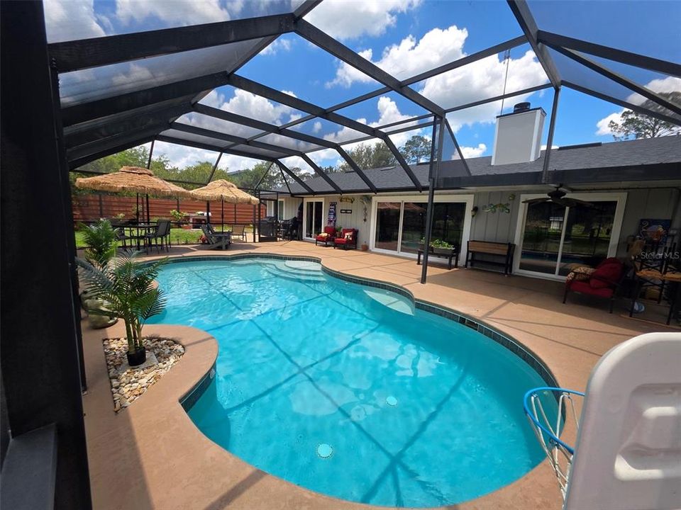 For Sale: $425,000 (4 beds, 2 baths, 1736 Square Feet)