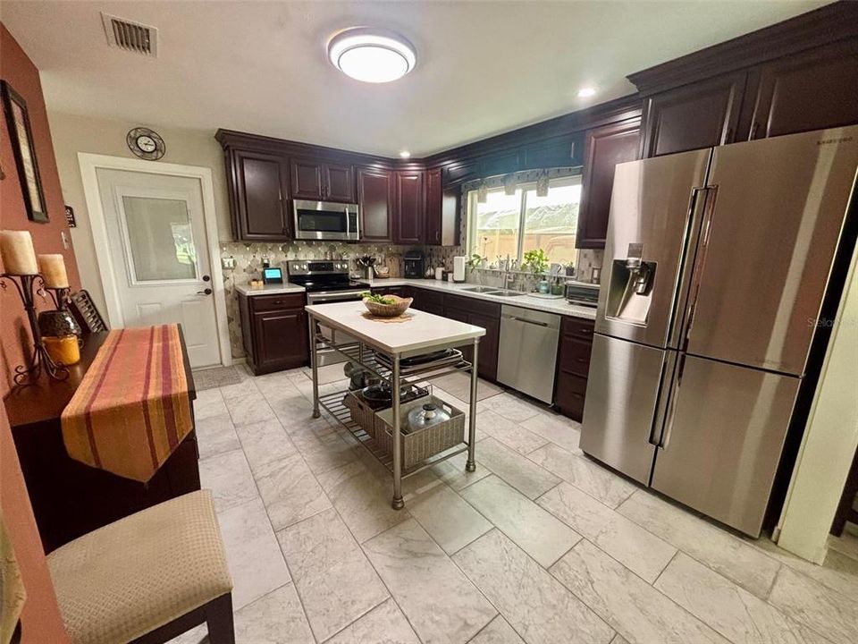 For Sale: $425,000 (4 beds, 2 baths, 1736 Square Feet)