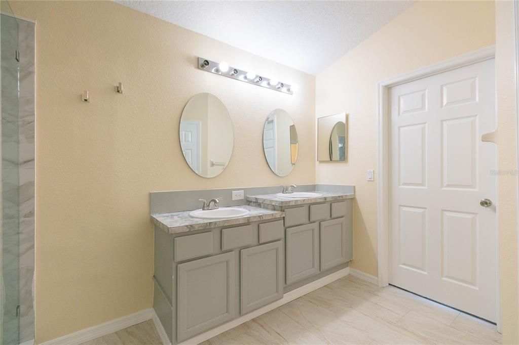 For Sale: $385,000 (3 beds, 2 baths, 2016 Square Feet)