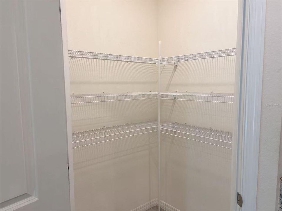 В аренду: $2,100 (4 спален, 2 ванн, 1827 Квадратных фут)