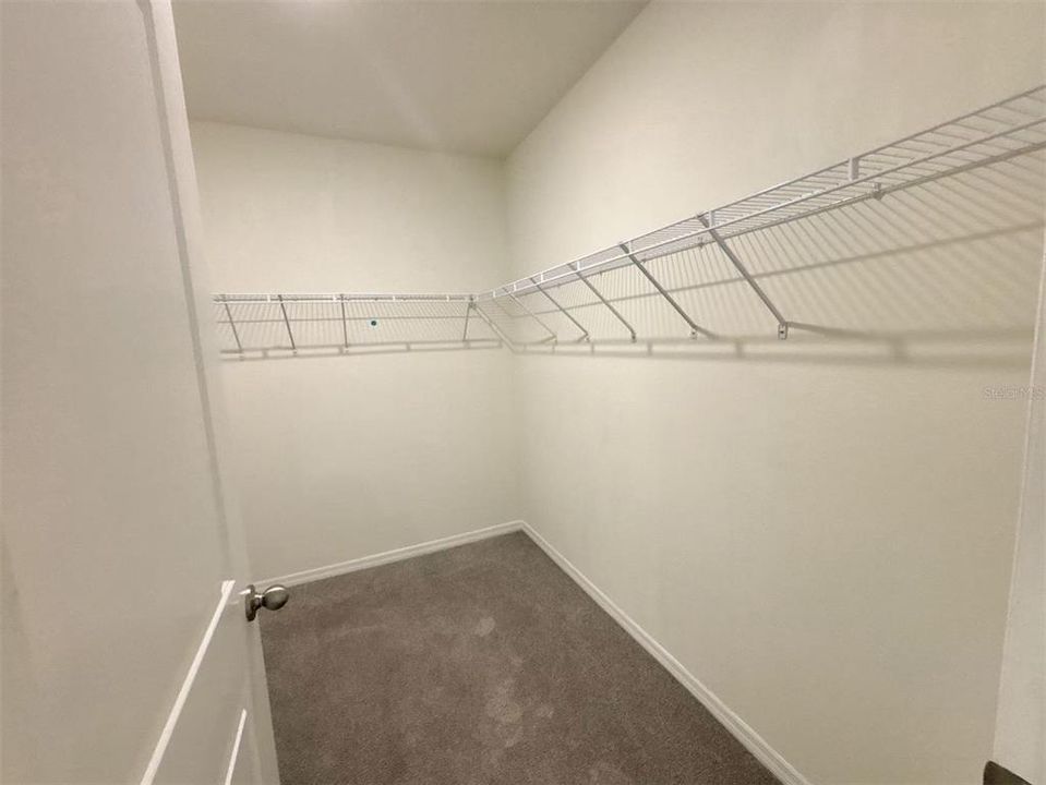 В аренду: $2,100 (4 спален, 2 ванн, 1827 Квадратных фут)