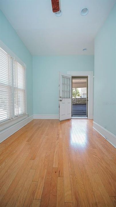For Rent: $3,000 (3 beds, 1 baths, 3824 Square Feet)