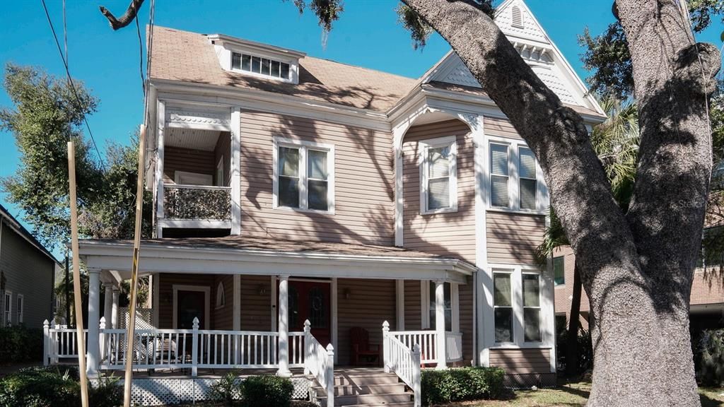 For Rent: $3,000 (3 beds, 1 baths, 3824 Square Feet)
