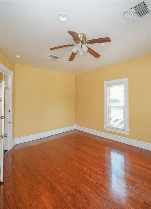 For Rent: $3,000 (3 beds, 1 baths, 3824 Square Feet)