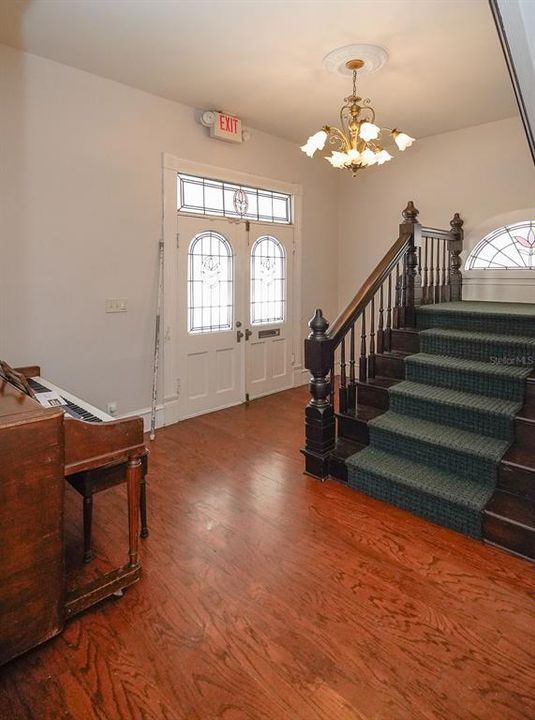 For Rent: $3,000 (3 beds, 1 baths, 3824 Square Feet)