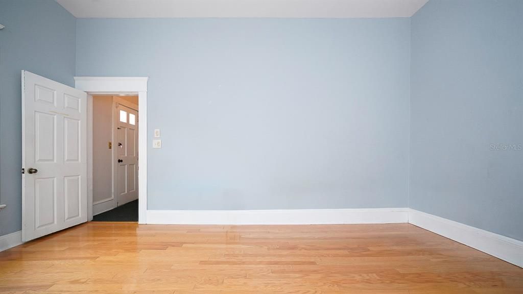 For Rent: $3,000 (3 beds, 1 baths, 3824 Square Feet)