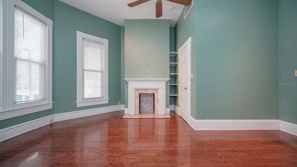 For Rent: $3,000 (3 beds, 1 baths, 3824 Square Feet)