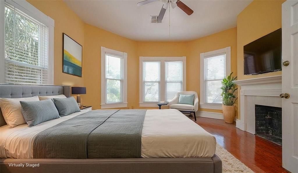 For Rent: $3,000 (3 beds, 1 baths, 3824 Square Feet)
