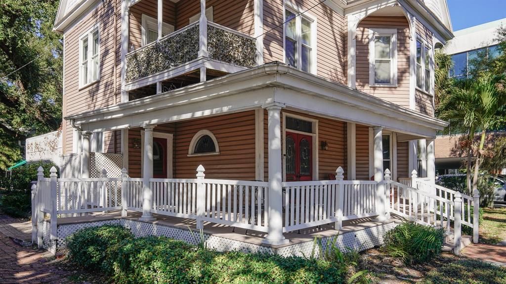 For Rent: $3,000 (3 beds, 1 baths, 3824 Square Feet)