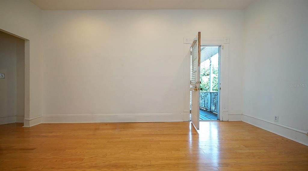 For Rent: $3,000 (3 beds, 1 baths, 3824 Square Feet)