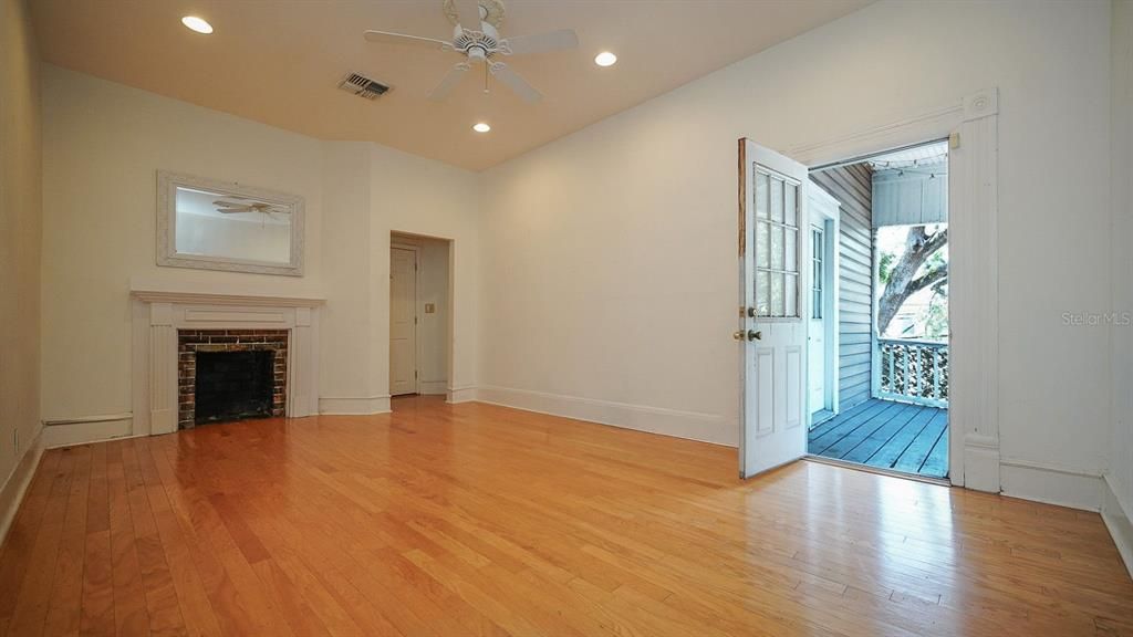 For Rent: $3,000 (3 beds, 1 baths, 3824 Square Feet)