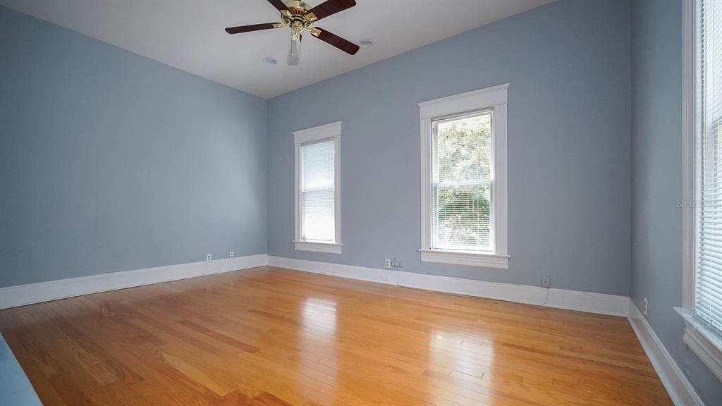 For Rent: $3,000 (3 beds, 1 baths, 3824 Square Feet)
