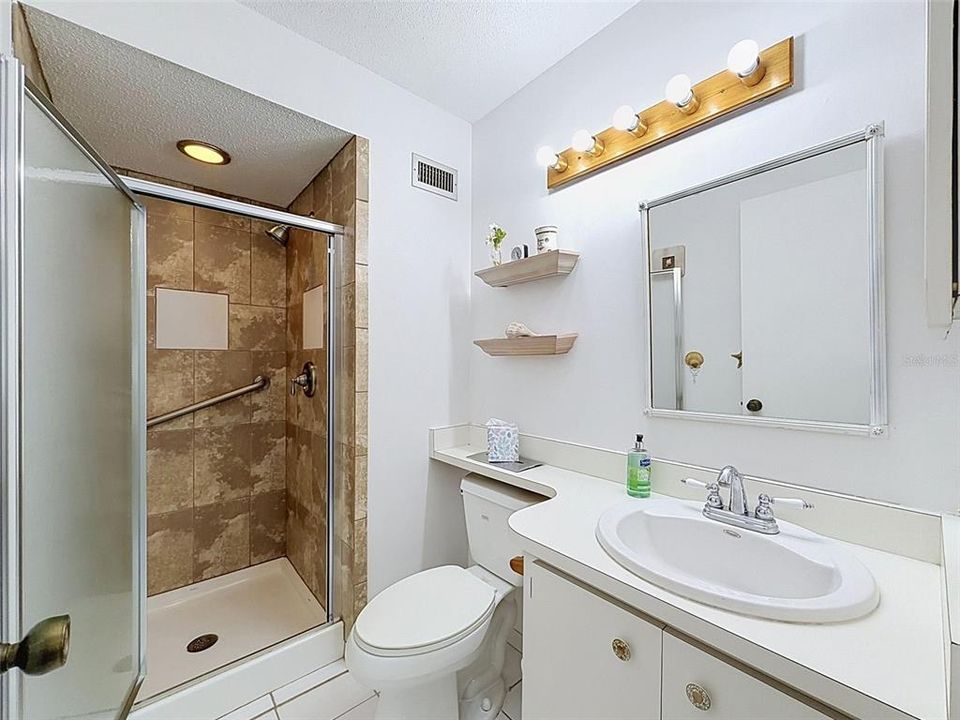 На продажу: $137,500 (2 спален, 2 ванн, 1144 Квадратных фут)