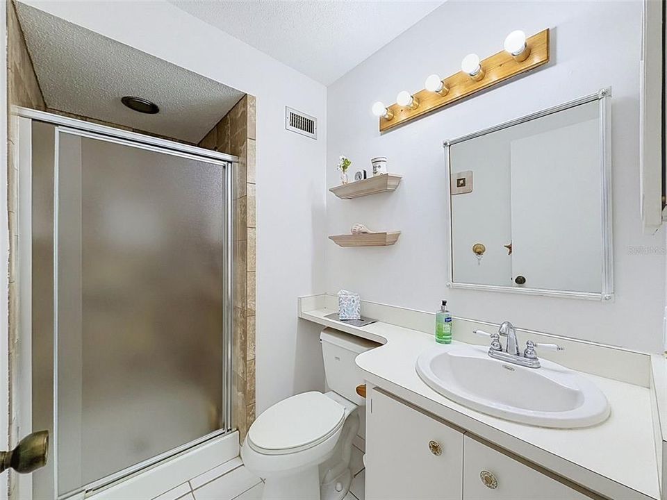 На продажу: $137,500 (2 спален, 2 ванн, 1144 Квадратных фут)