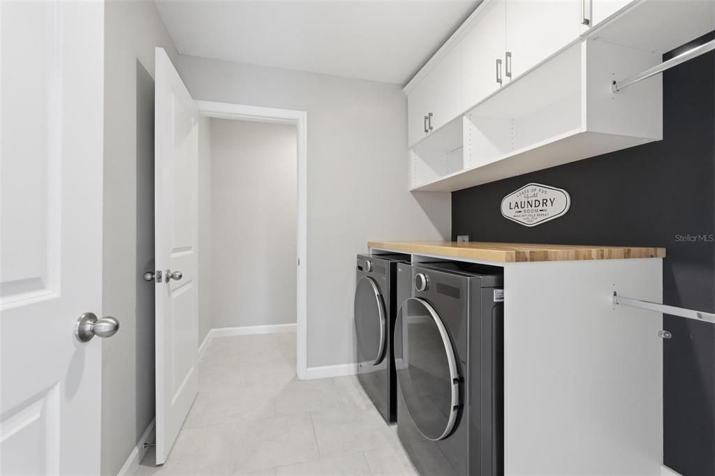 For Sale: $413,900 (4 beds, 3 baths, 2425 Square Feet)