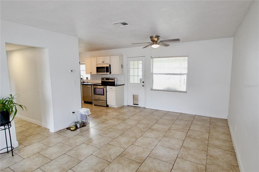 Active With Contract: $355,000 (5 beds, 2 baths, 1797 Square Feet)