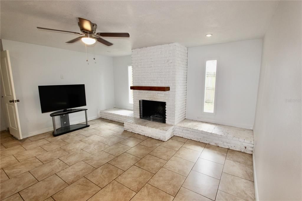 Active With Contract: $355,000 (5 beds, 2 baths, 1797 Square Feet)