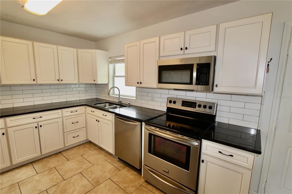 Active With Contract: $355,000 (5 beds, 2 baths, 1797 Square Feet)