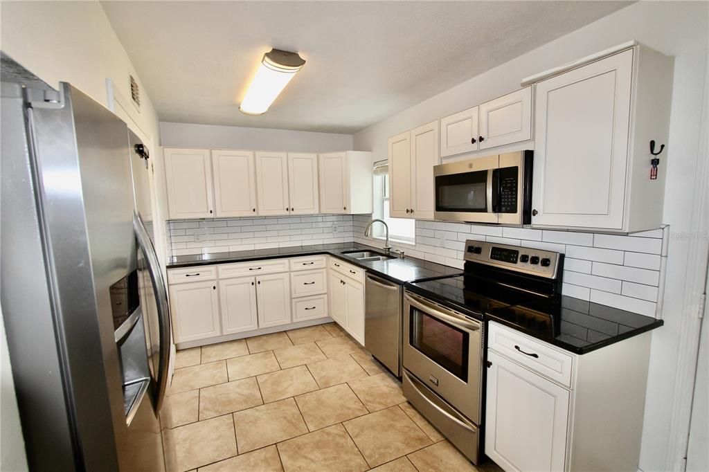 Active With Contract: $355,000 (5 beds, 2 baths, 1797 Square Feet)