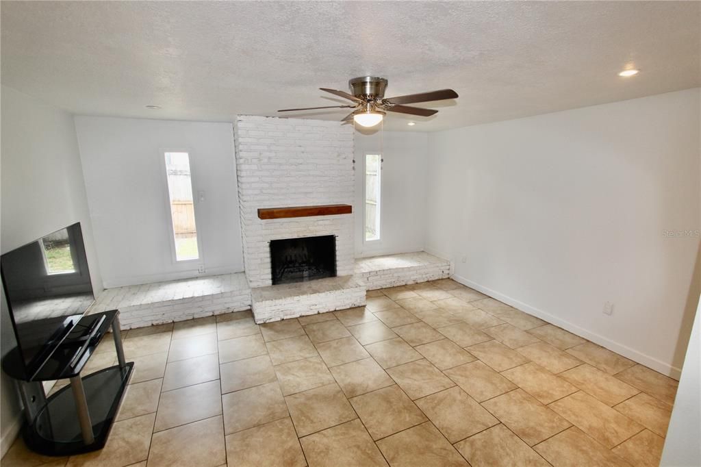 Active With Contract: $355,000 (5 beds, 2 baths, 1797 Square Feet)