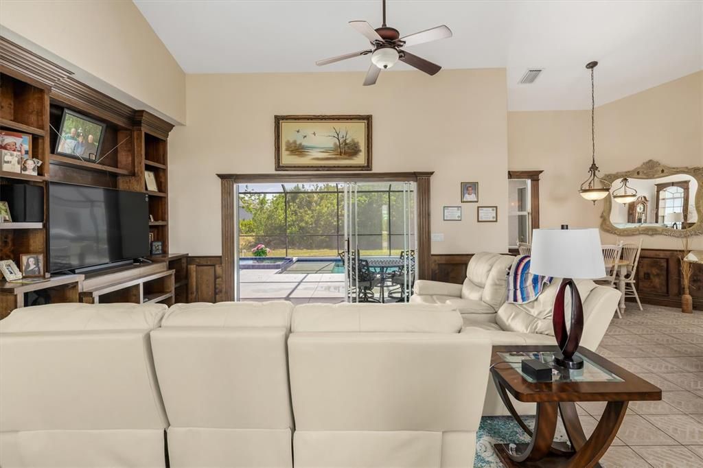 For Sale: $445,000 (3 beds, 2 baths, 1621 Square Feet)