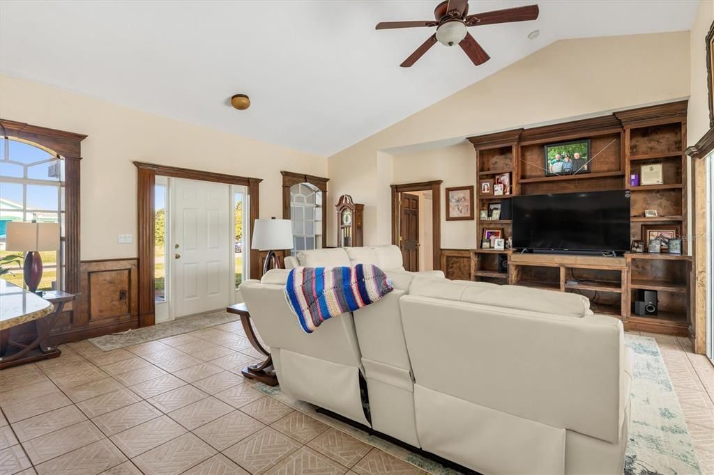 For Sale: $445,000 (3 beds, 2 baths, 1621 Square Feet)