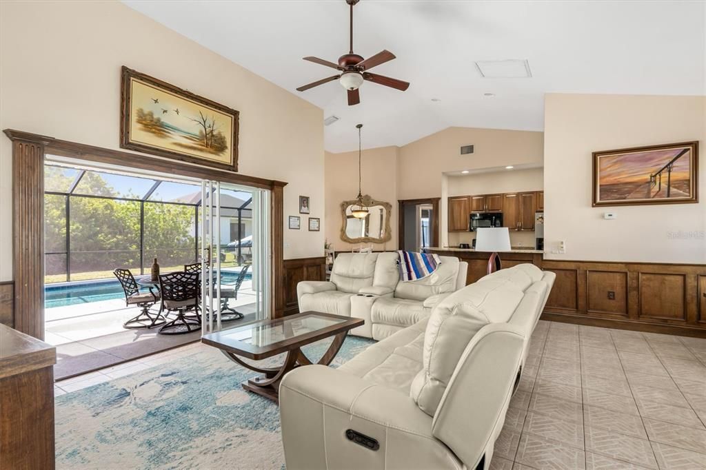 For Sale: $445,000 (3 beds, 2 baths, 1621 Square Feet)