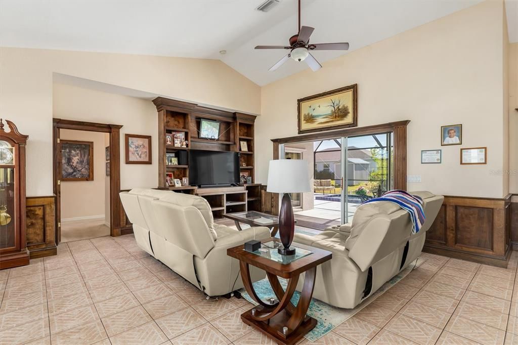 For Sale: $445,000 (3 beds, 2 baths, 1621 Square Feet)