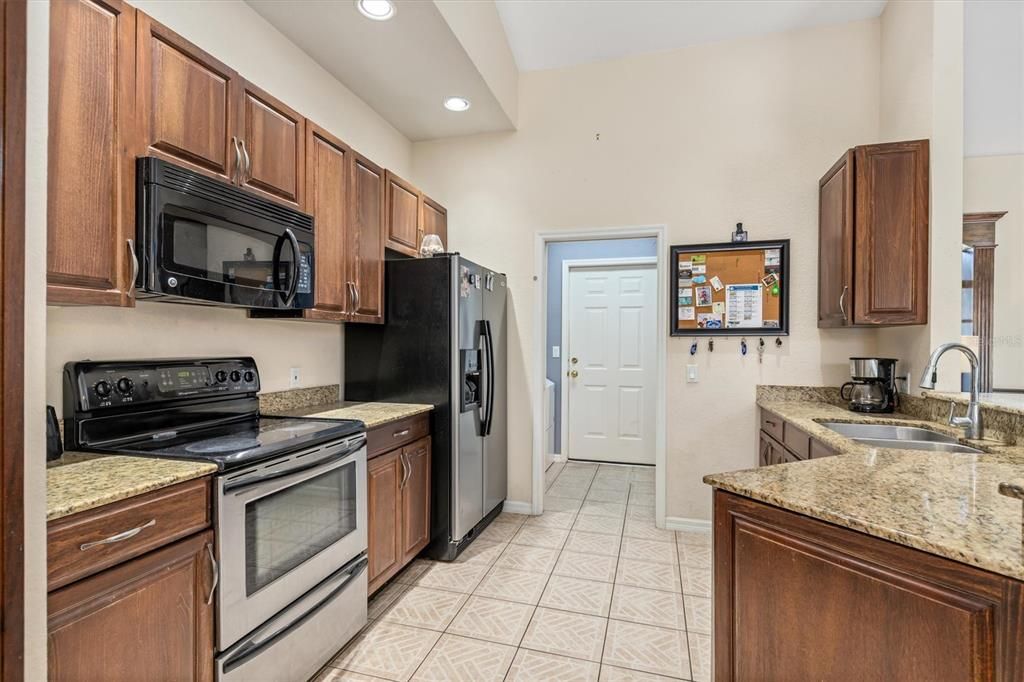For Sale: $445,000 (3 beds, 2 baths, 1621 Square Feet)