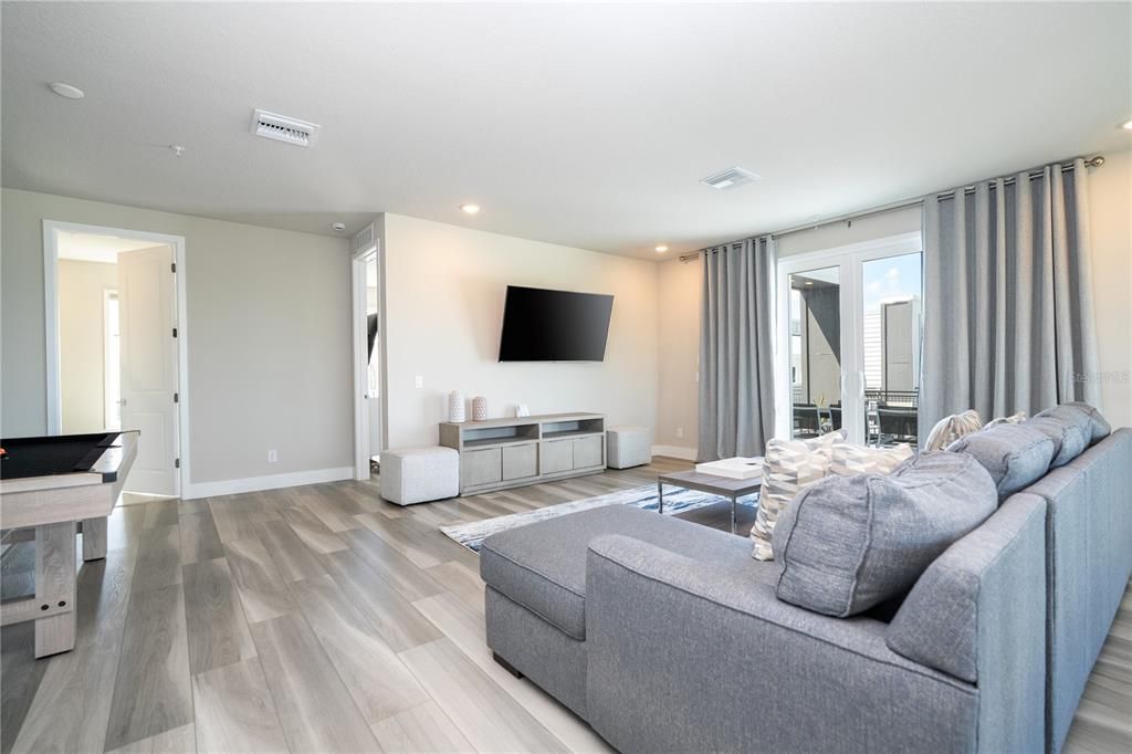For Rent: $4,000 (5 beds, 4 baths, 2630 Square Feet)
