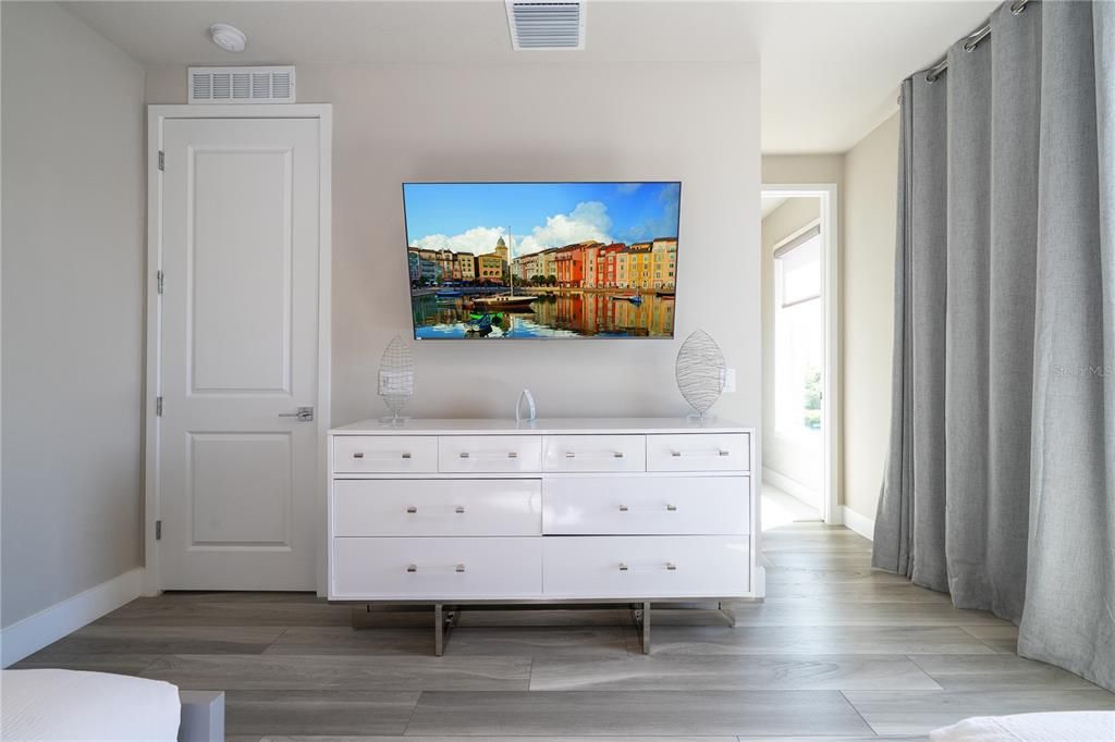 For Rent: $4,000 (5 beds, 4 baths, 2630 Square Feet)