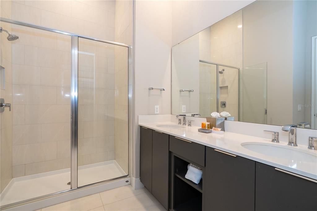 For Rent: $4,000 (5 beds, 4 baths, 2630 Square Feet)
