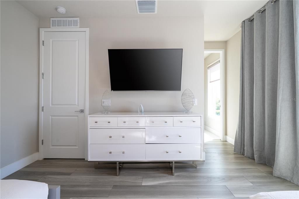For Rent: $4,000 (5 beds, 4 baths, 2630 Square Feet)