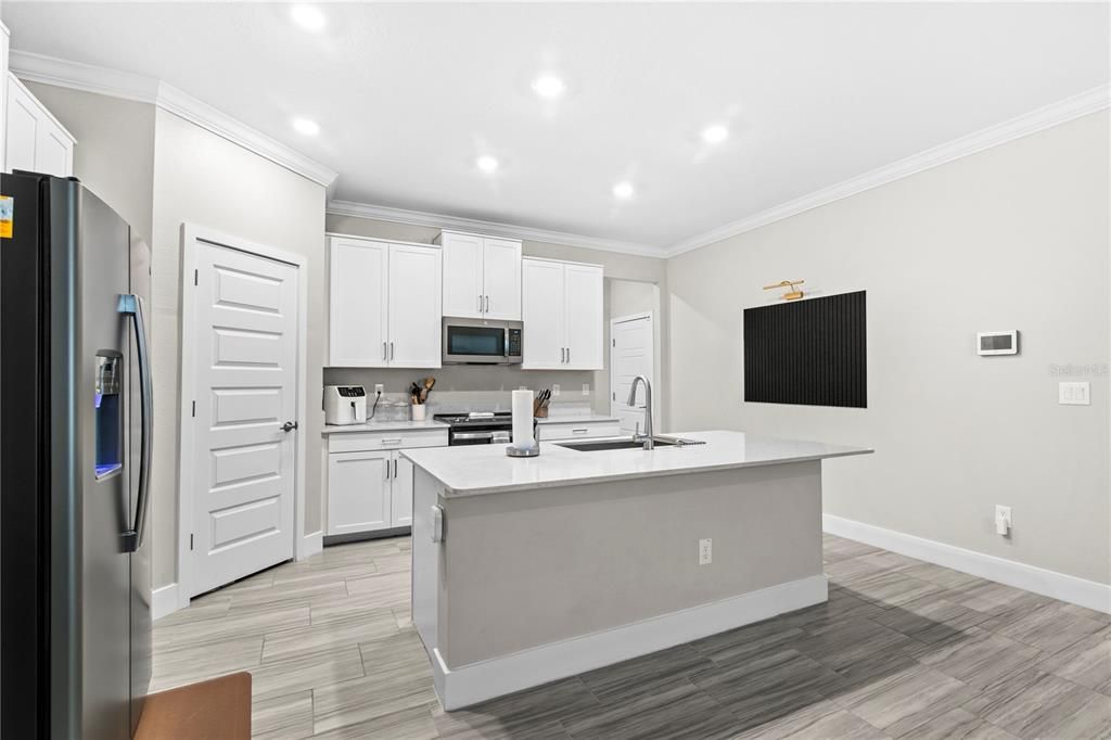For Sale: $379,900 (3 beds, 2 baths, 1949 Square Feet)