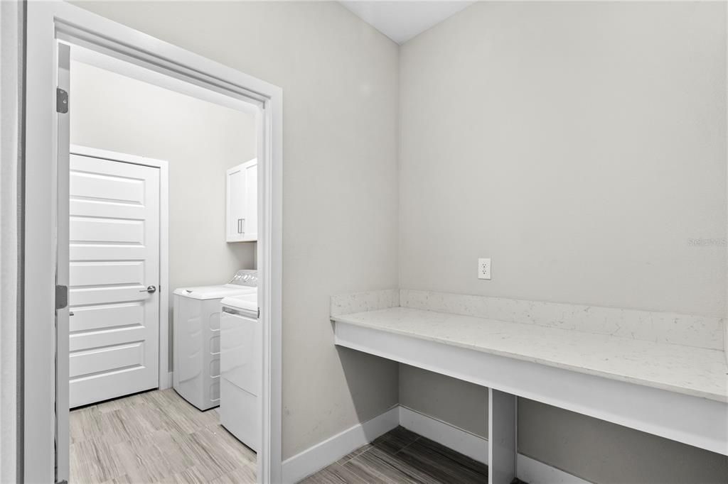 For Sale: $379,900 (3 beds, 2 baths, 1949 Square Feet)